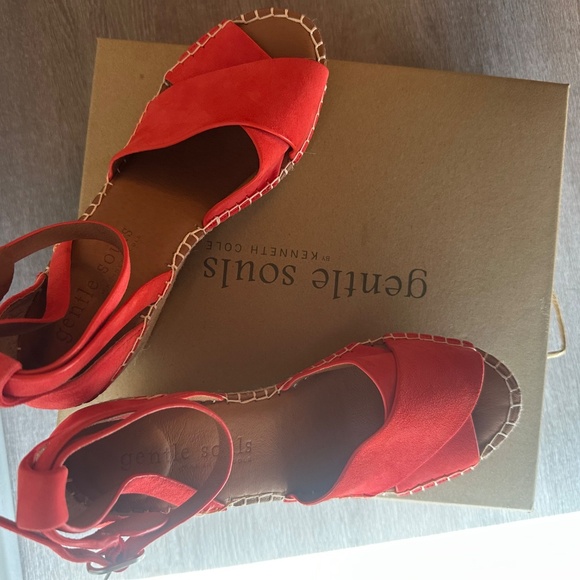 Gentle Souls by Kenneth Cole Red Suede Espadrille Wedge Sandals – Size 8M – NEW - Picture 7 of 8